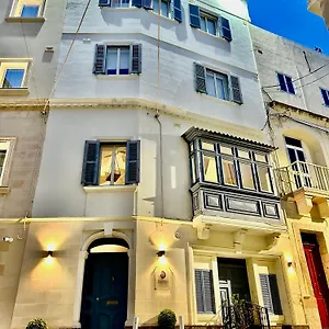 https://nautilus-boutique-townhouse.hotelssaintjulians.com