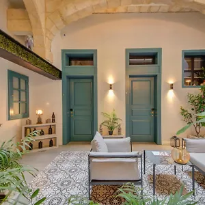 https://23-boutique.hotelssaintjulians.com